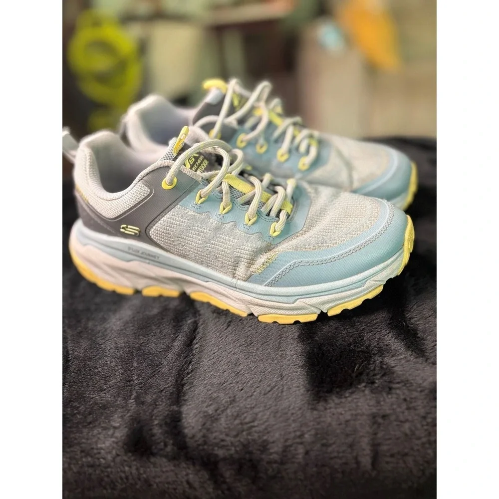 Skechers Womens DLux Journey Outdoor Trail Sneakers Blue Grey Yellow 1801 Size 8